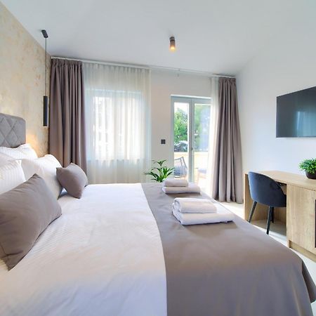 Portella Rooms Krk Town Esterno foto