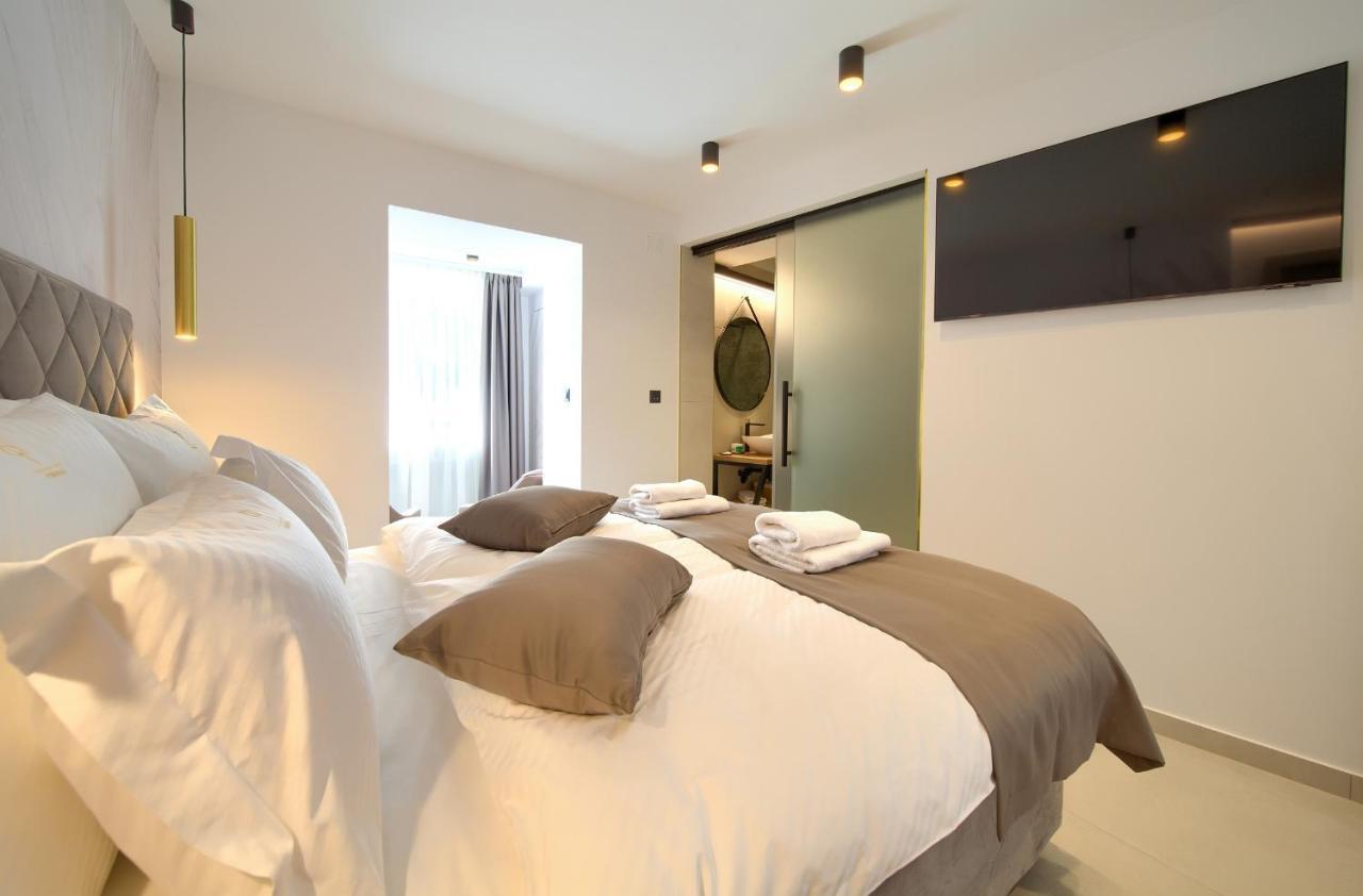 Portella Rooms Krk Town Esterno foto