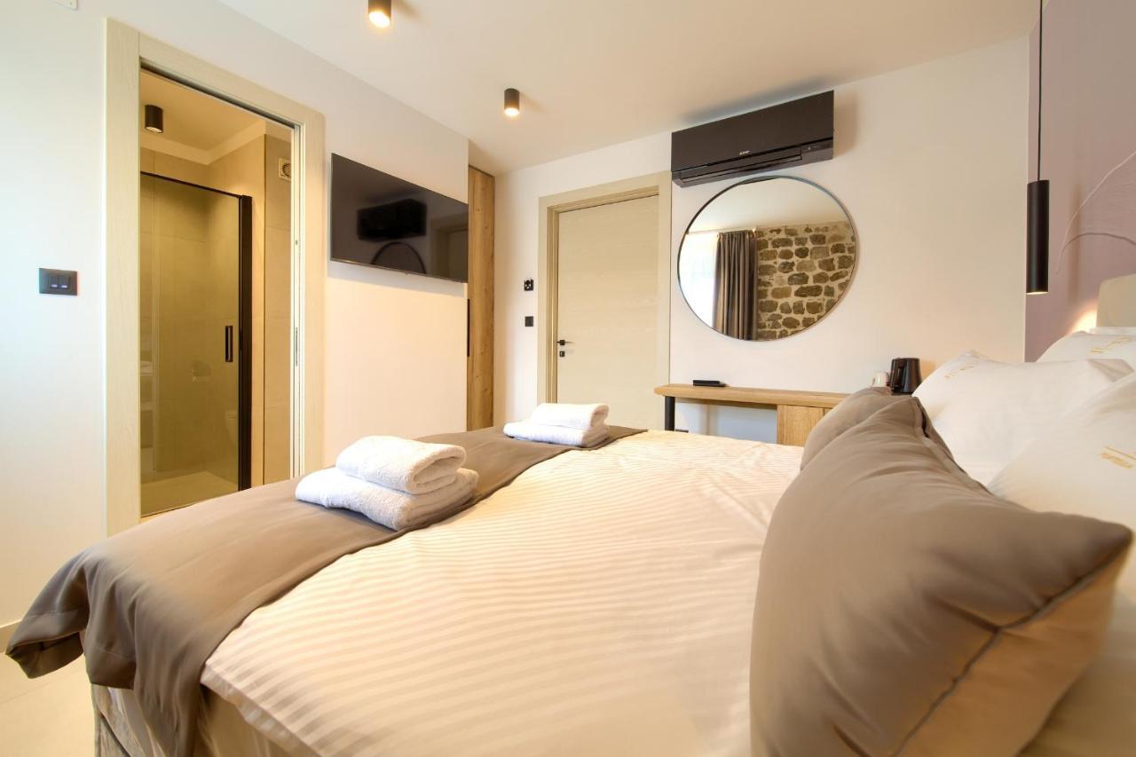 Portella Rooms Krk Town Esterno foto
