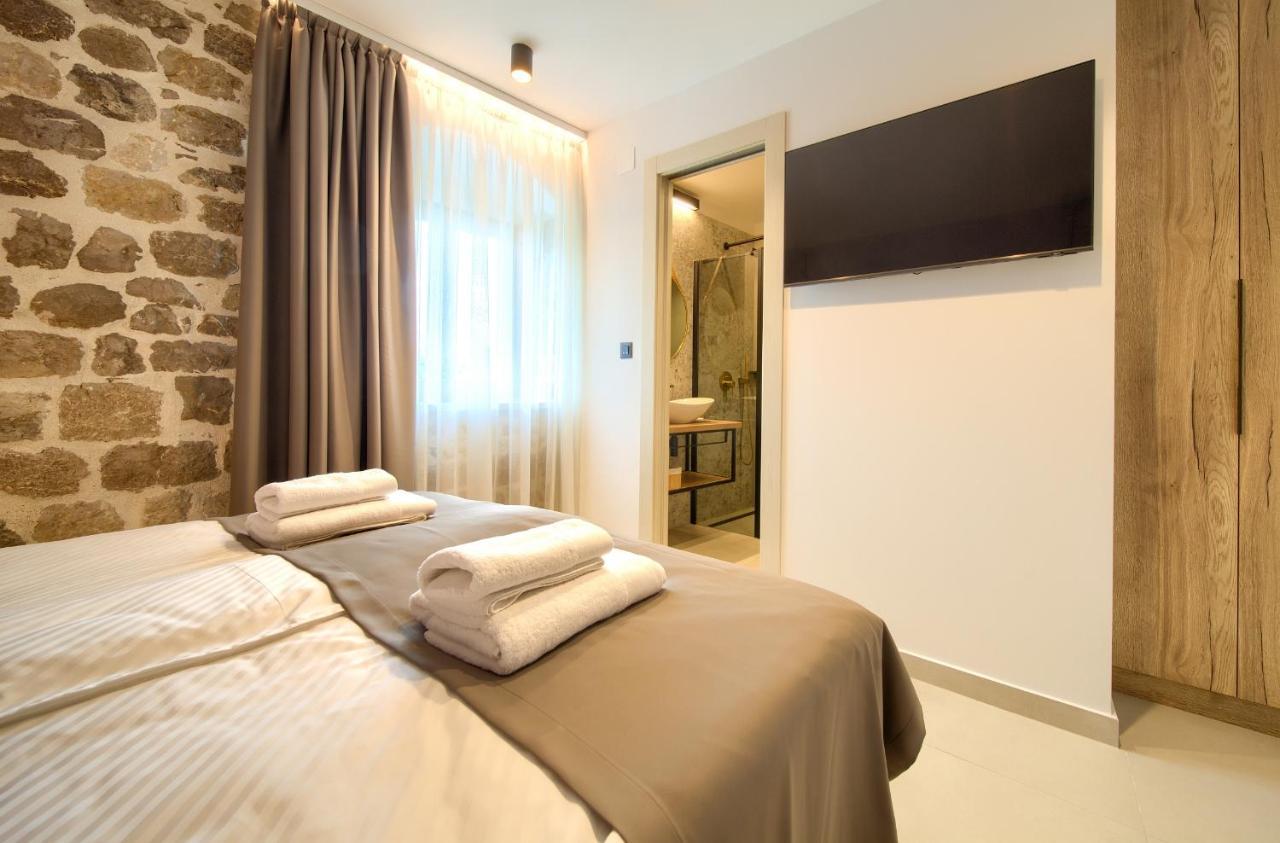 Portella Rooms Krk Town Esterno foto