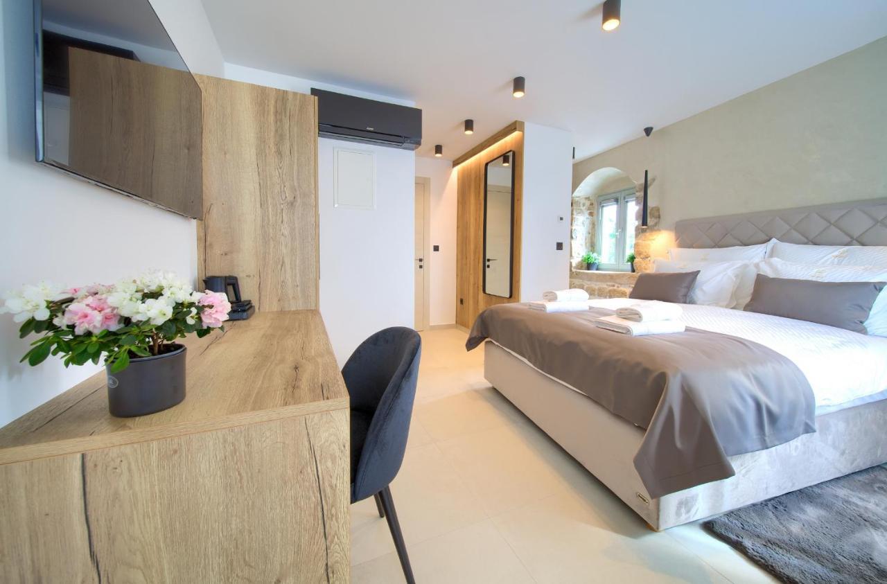 Portella Rooms Krk Town Esterno foto