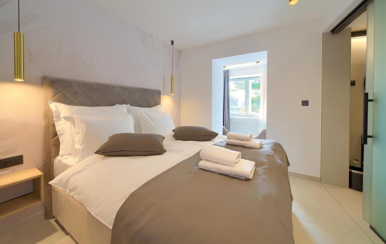 Portella Rooms Krk Town Esterno foto