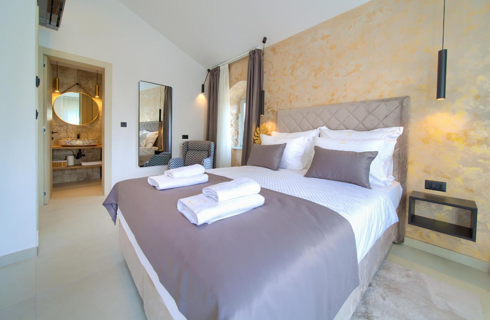 Portella Rooms Krk Town Esterno foto