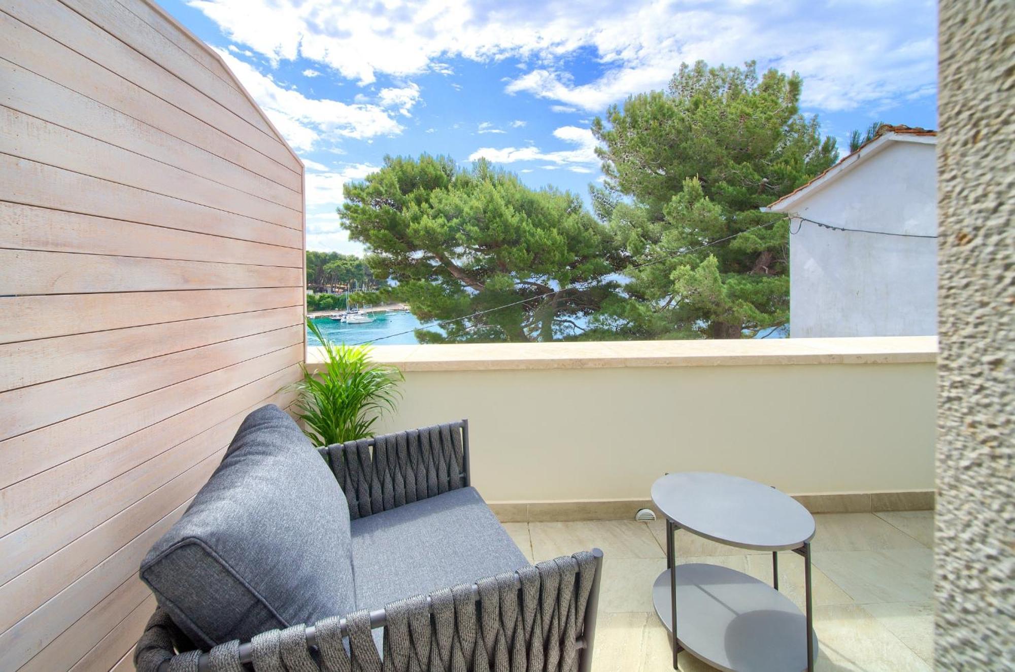 Portella Rooms Krk Town Esterno foto