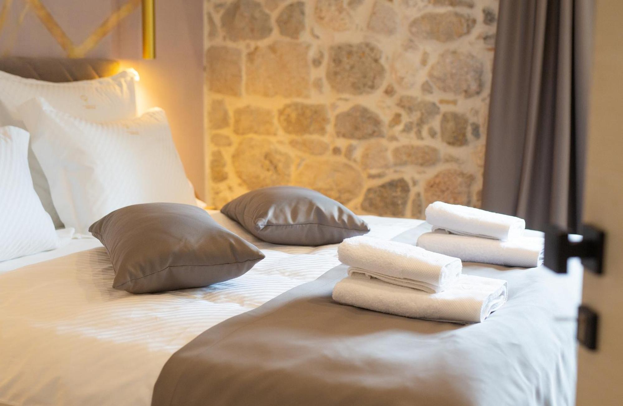 Portella Rooms Krk Town Esterno foto