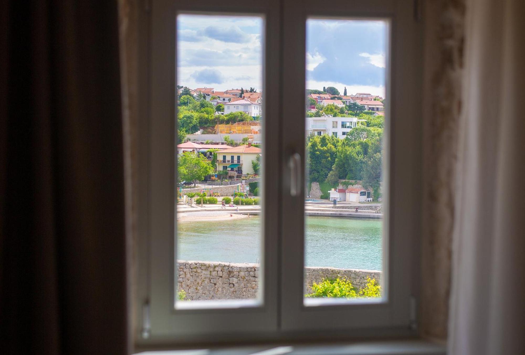 Portella Rooms Krk Town Esterno foto