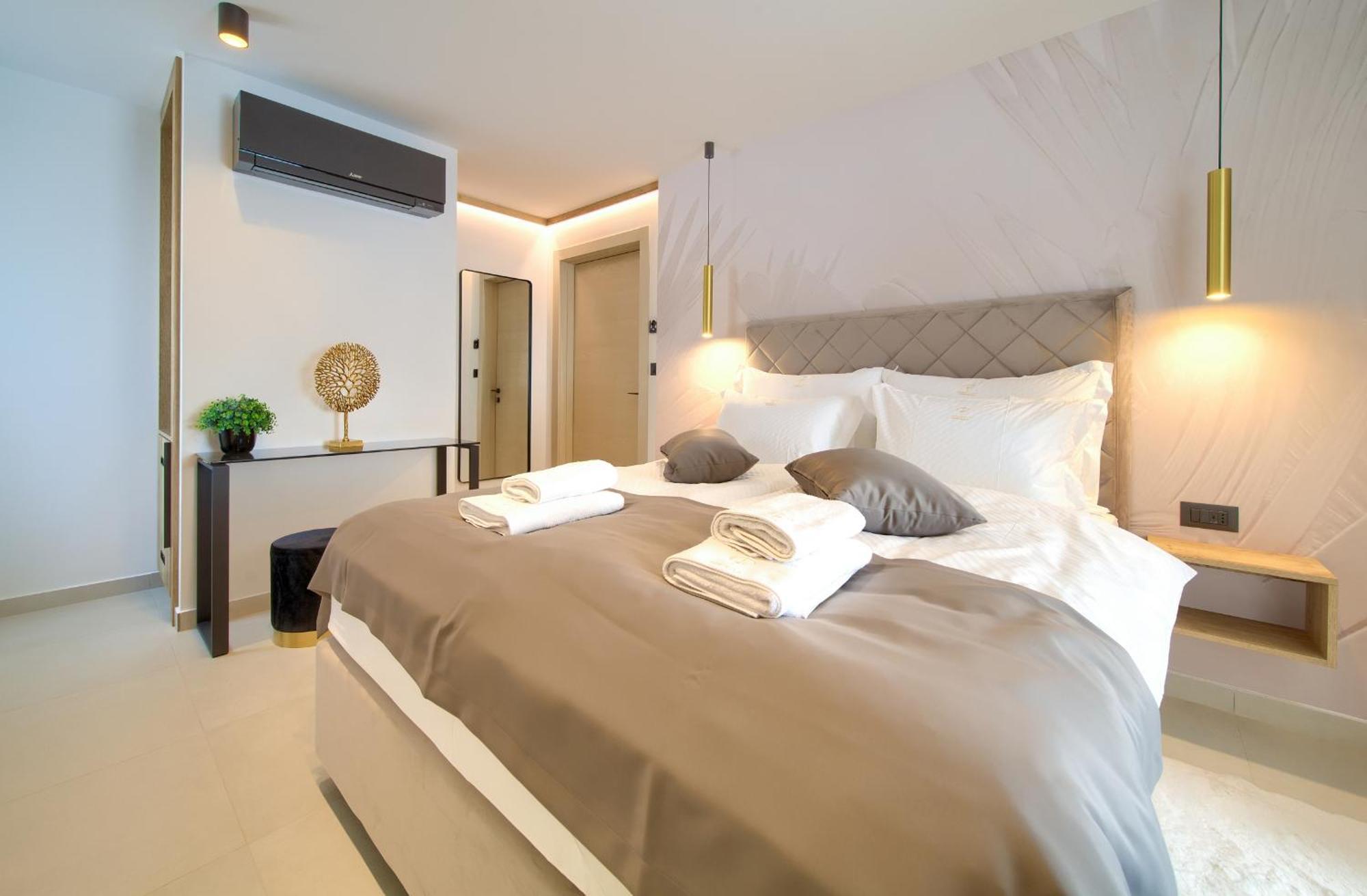 Portella Rooms Krk Town Esterno foto