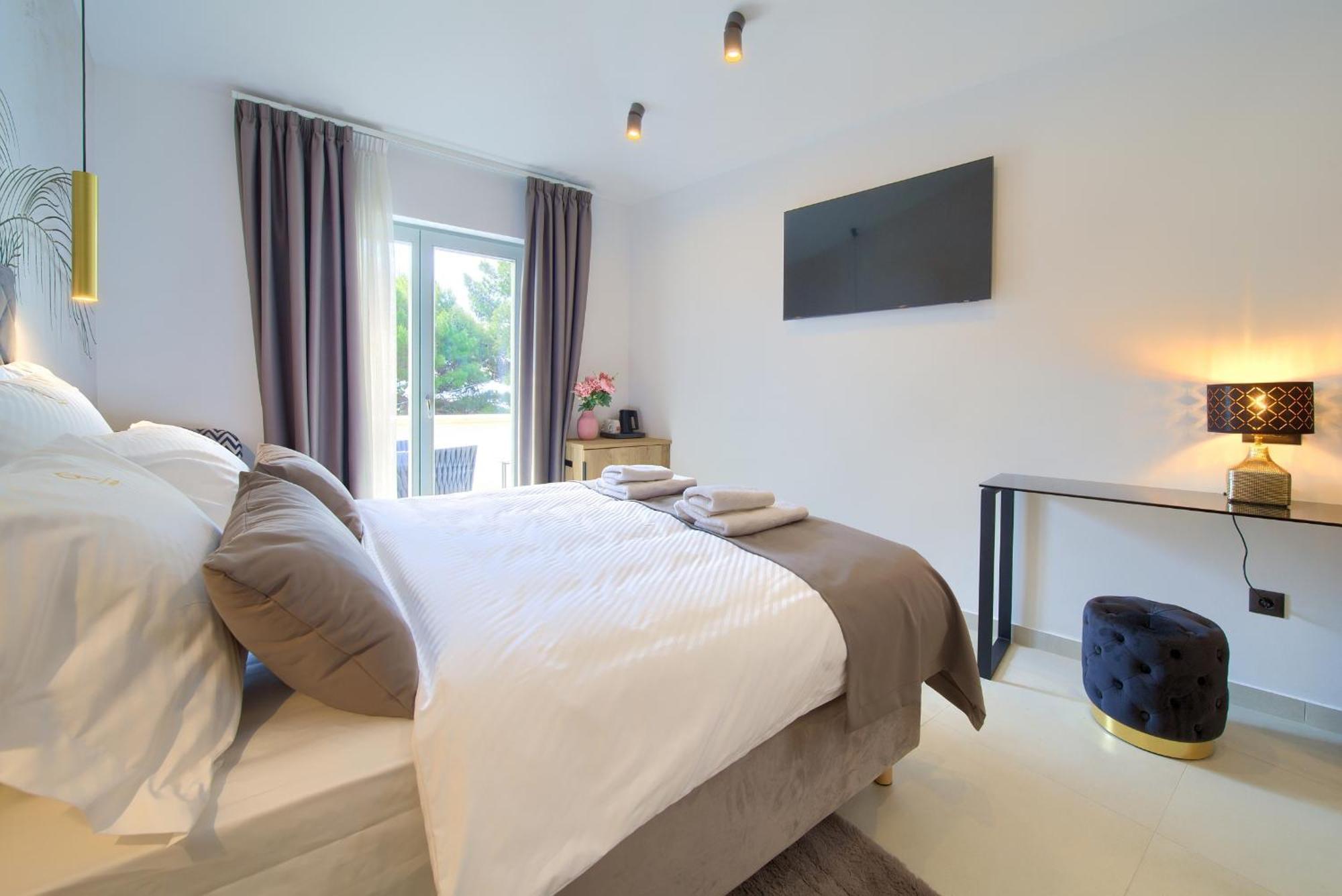 Portella Rooms Krk Town Esterno foto
