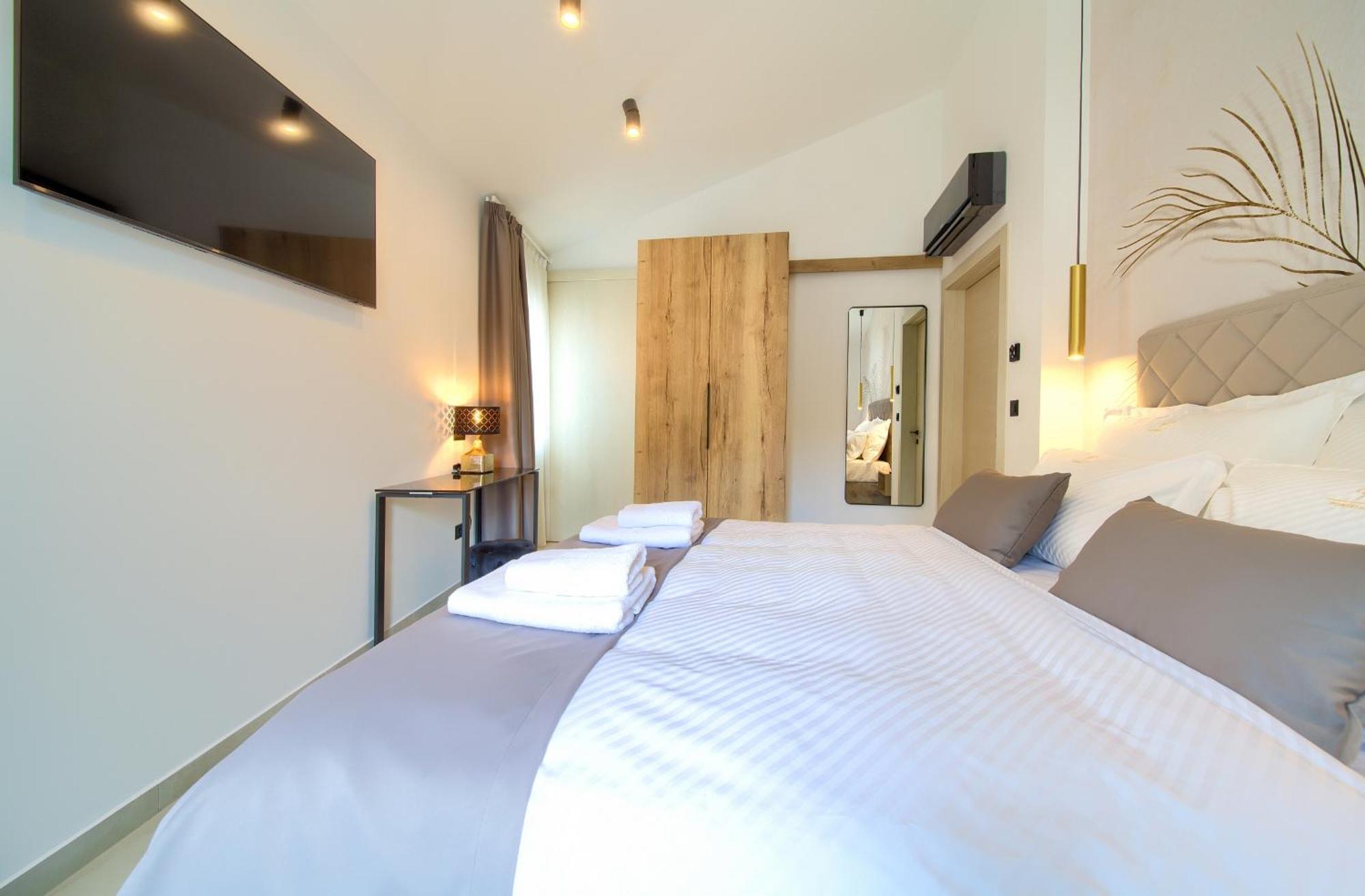 Portella Rooms Krk Town Esterno foto